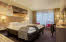 Copyright: Haakon Brox Connecting rom med queensize-seng, Scandic Narvik